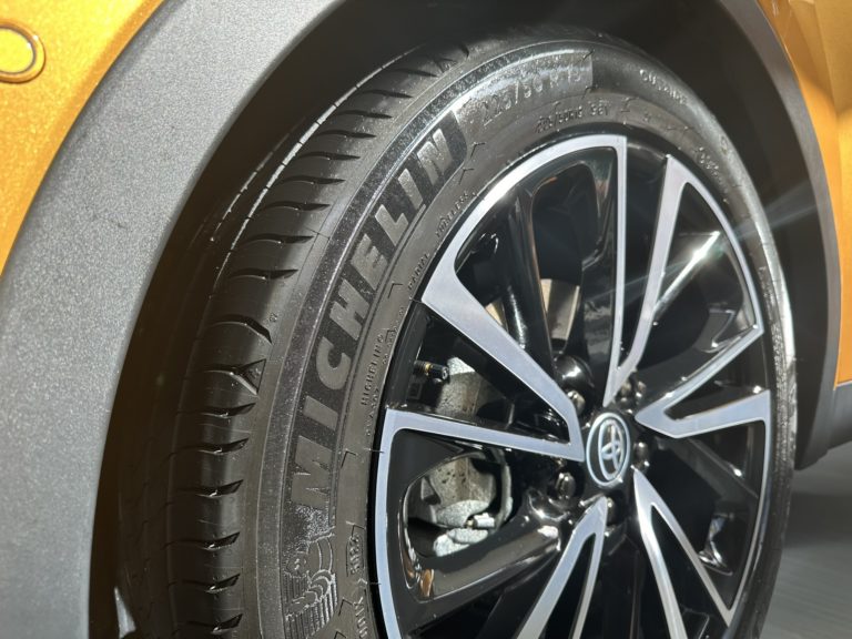 Test hamowania opon letnich AUTO BILD 2024: Zacięta rywalizacja między konkurentami