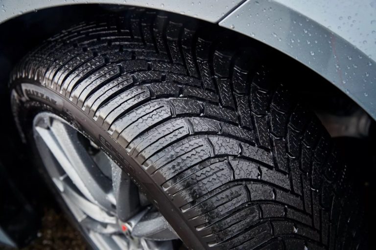 Nowa Bridgestone Blizzak 6: opona zimowa o wydajności na mokrej nawierzchni zapewnia o 30% dłuższą żywotność
