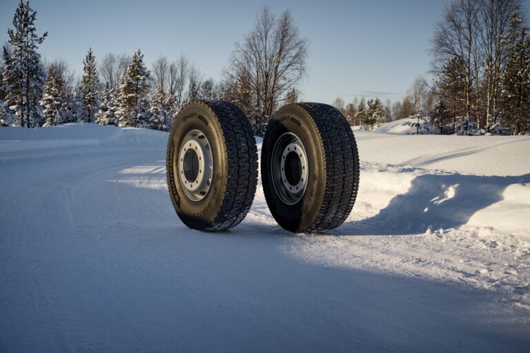 Opony Hankook AW53/DW53 do ciężarówek poprawiają przyspieszenie na śniegu o 4% w teście wewnętrznym