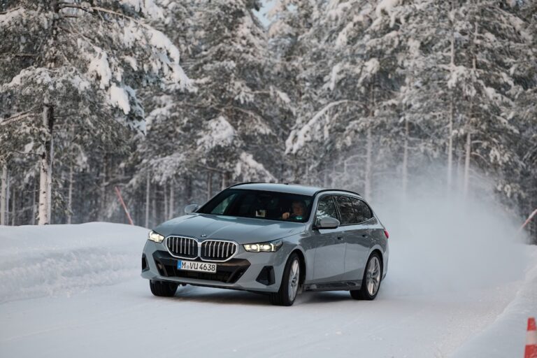 Test opon AUTO BILD 2026: 245/45 R19 — opony zimowe — Continental & Michelin